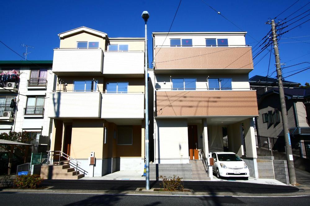 Local appearance photo. Earthquake resistant ・ Endurance ・ Is an excellent wooden quasi-fireproof structure housing to energy-saving performance.