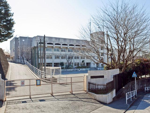 Junior high school. Flat until the junior high school 560m