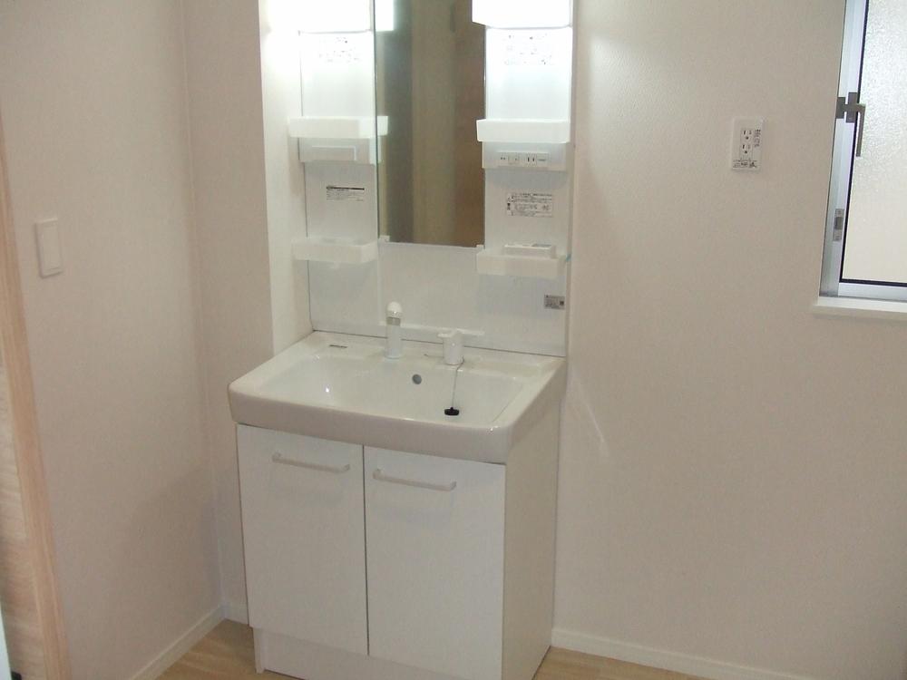 Wash basin, toilet. Indoor (12 May 2013) Shooting