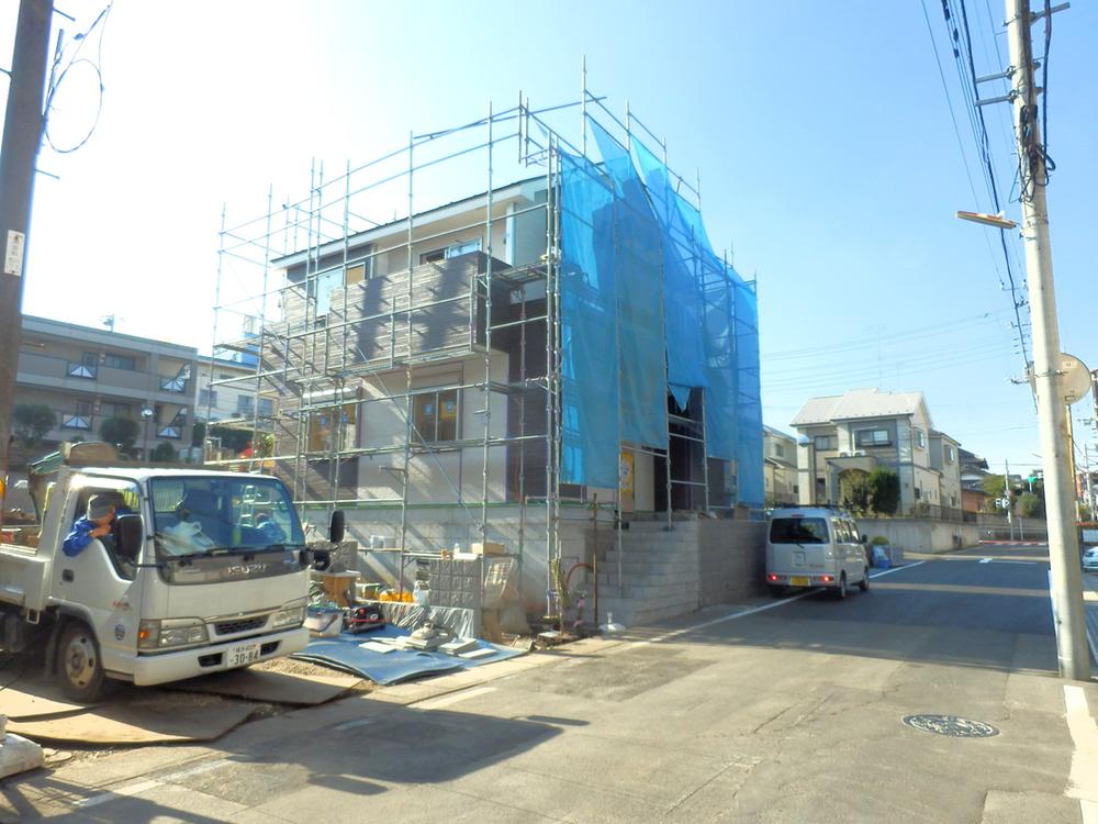 Local photos, including front road. Front 6.3m road, Do not worry even the parking is not good mom