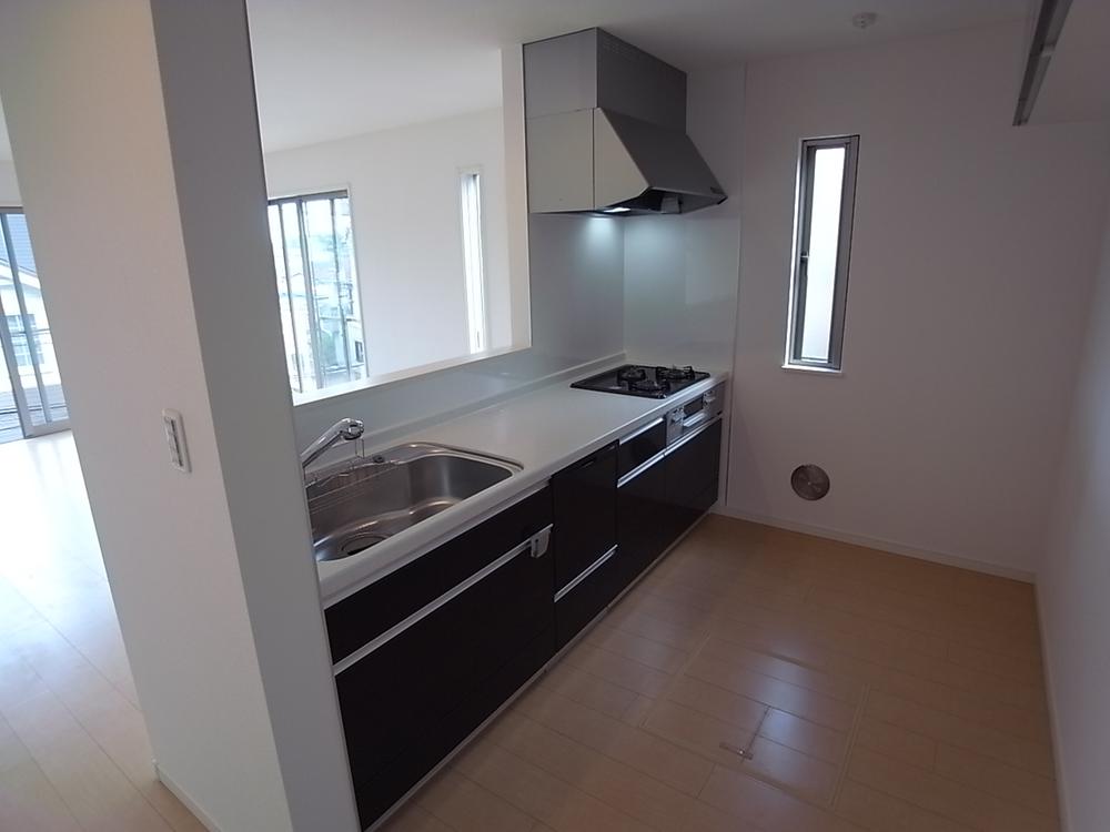 Kitchen. Popular face-to-face kitchen. 1 Building is in the kitchen.