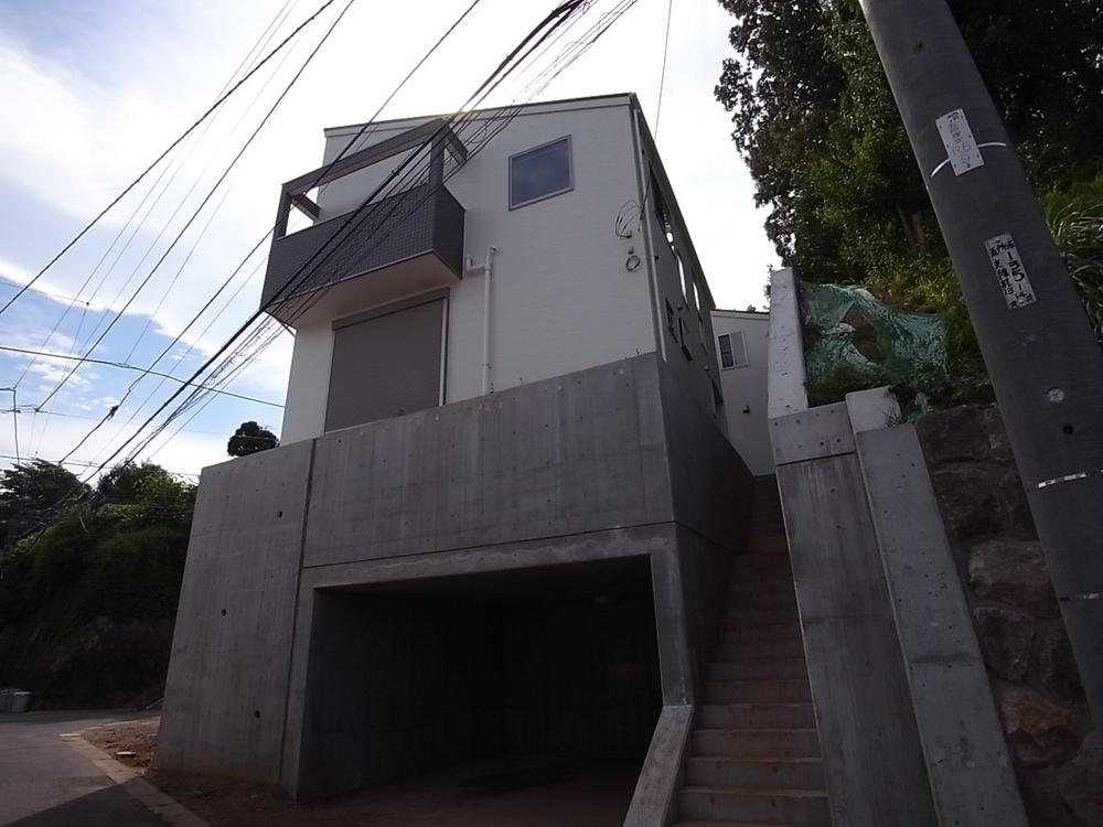 Local appearance photo. Underground garage is a 2nd units stationed. Local (July 2013) Shooting