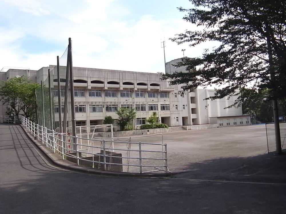 Junior high school. Distance no burden to 400m school until Kawasaki Tatsutaira junior high school