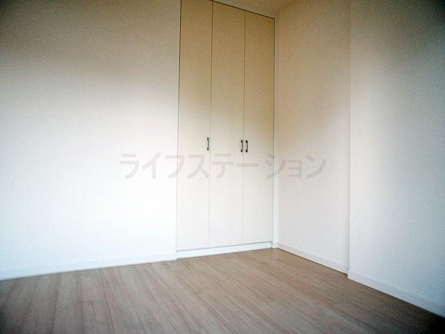 Non-living room. Indoor (11 May 2013) Shooting