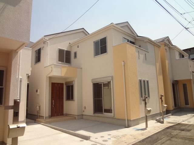 Local appearance photo. Good per sun on the south-west road (Building 3 appearance)