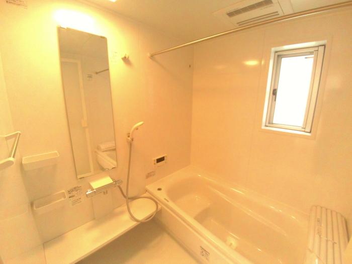 Bathroom. With bathroom dryer (3 Building)