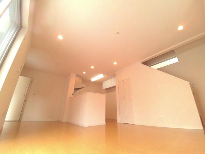 Living. Bright living room (Building 3)