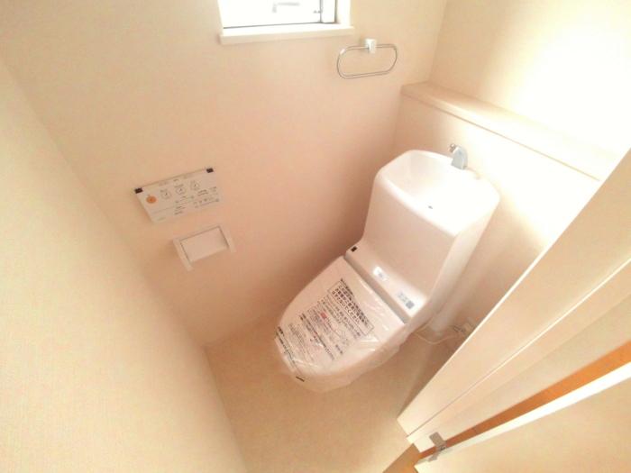 Toilet. Shower toilet (3 Building)