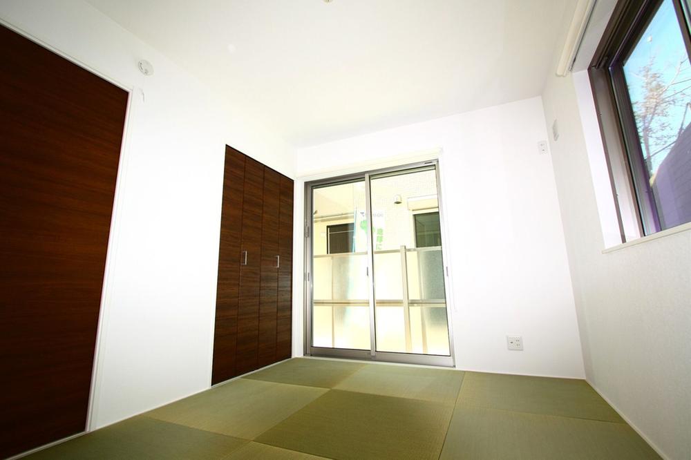 Non-living room. There it Oh 6 Pledge Japanese-style room is on the first floor.