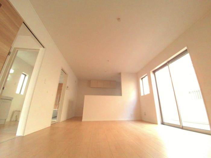 Living. It is a bright living room (C Building)