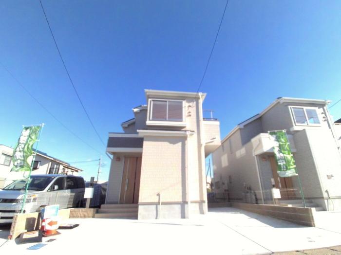 Local appearance photo. Conveniently located bus stop 2 minutes