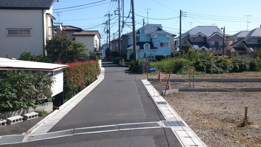 Local photos, including front road. Local (10 May 2013) Shooting