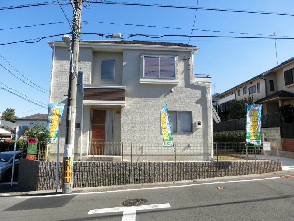 Local photos, including front road. Preeminent per yang