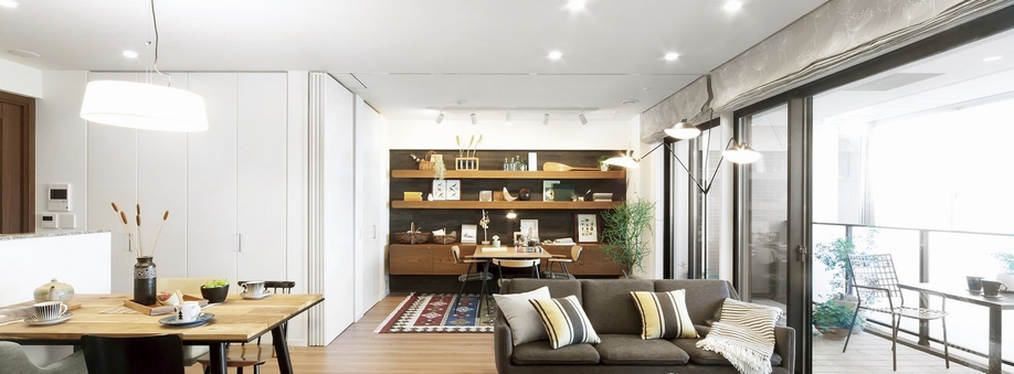 Living room, which is coordinated by the tasteful interior ・ dining. Bright and wide opening is impressive