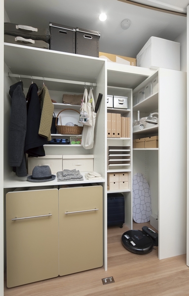 Storeroom / living ・ dining