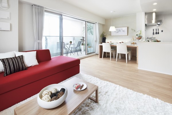 living ・ Dining (overlooking the balcony side from the room)