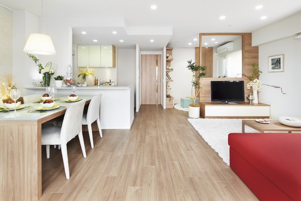 living ・ Dining (overlooking the room from the balcony side)