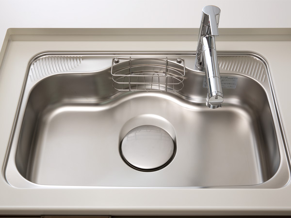Kitchen.  [Low noise sink] Low noise sink of wide size to reduce the fall sounds such as sound and spoon in the sink water hits.