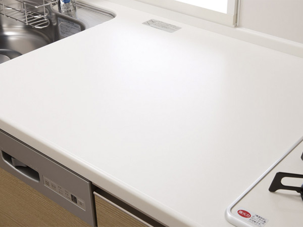 Kitchen.  [Artificial marble top plate] Ease-of-use and kitchen top plate that are both beauty adopts artificial marble.