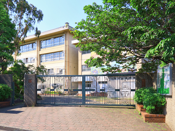 Surrounding environment. City Arima junior high school (about 800m / A 10-minute walk)