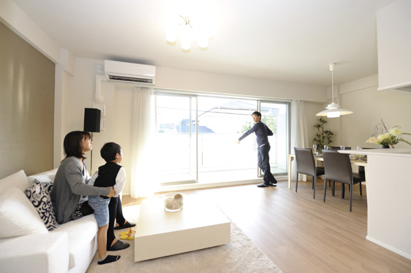 ◎ Living ・ Width are good spacious bright feeling from wide in the dining facing south, Since also comes with a floor heating, Winter warm from the foot