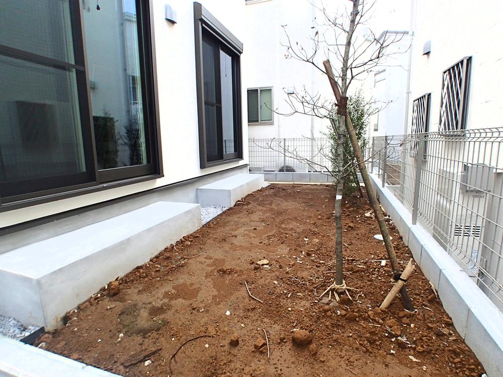 Garden. Enjoy gardening and home garden