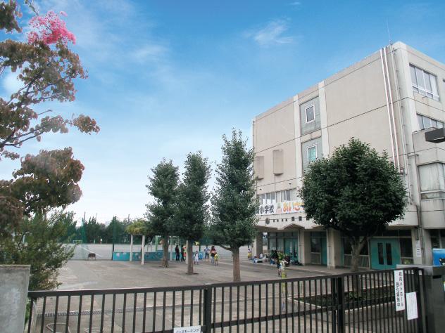 Primary school. 155m to Miyazaki elementary school