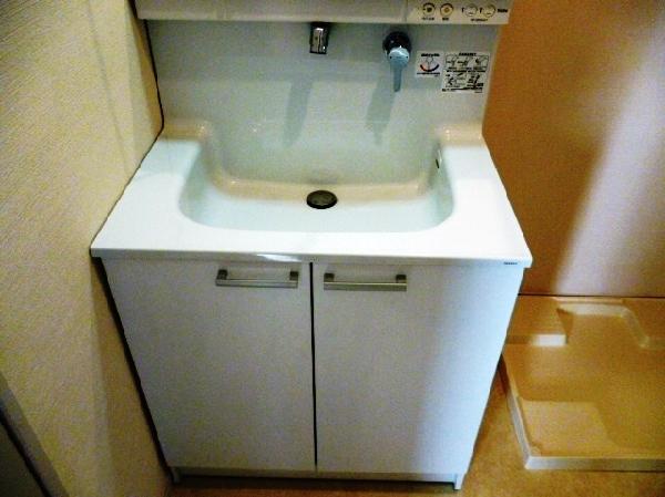 Wash basin, toilet. Vanity that simple, of flawless