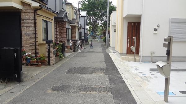 Local photos, including front road. It is a front road