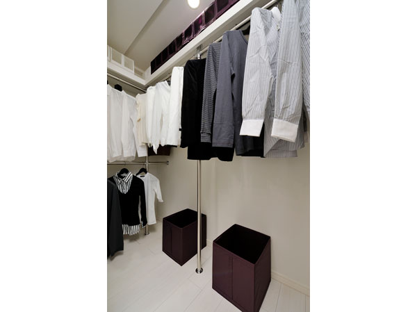 Receipt.  [Family cloak] Family cloak also plenty of storage large luggage. Golf bags and ski, Such as a further season of consumer electronics. It is suitable for storage of luggage of unnecessary non-urgent. Room side, It is 2WAY type that you can enter and exit from either the corridor side. (Except for some type)