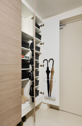 Receipt.  [Footwear purse] Entrance, Prepare a footwear input of tall types that you can also clean and organize high-tall items such as umbrella. Dated rotation tray to put a stamp, etc., Also we have established slippers hanging and umbrella stand rack using Tobiraura.