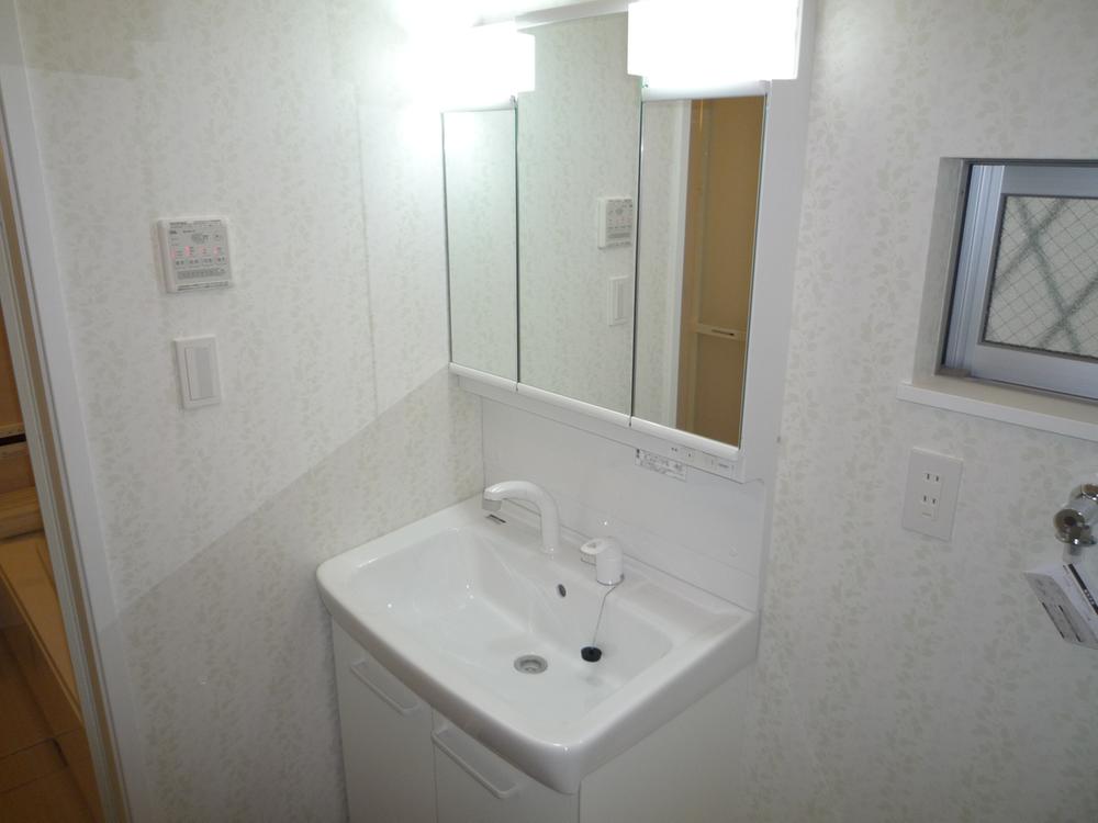 Wash basin, toilet. Vanity is vanity shower.