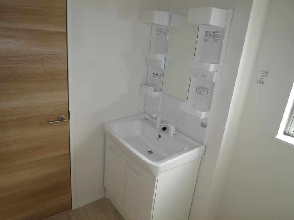 Wash basin, toilet. Local (11 May 2013) Shooting