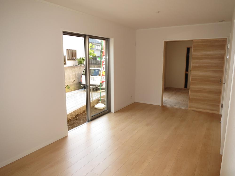 Living. Local (11 May 2013) Shooting