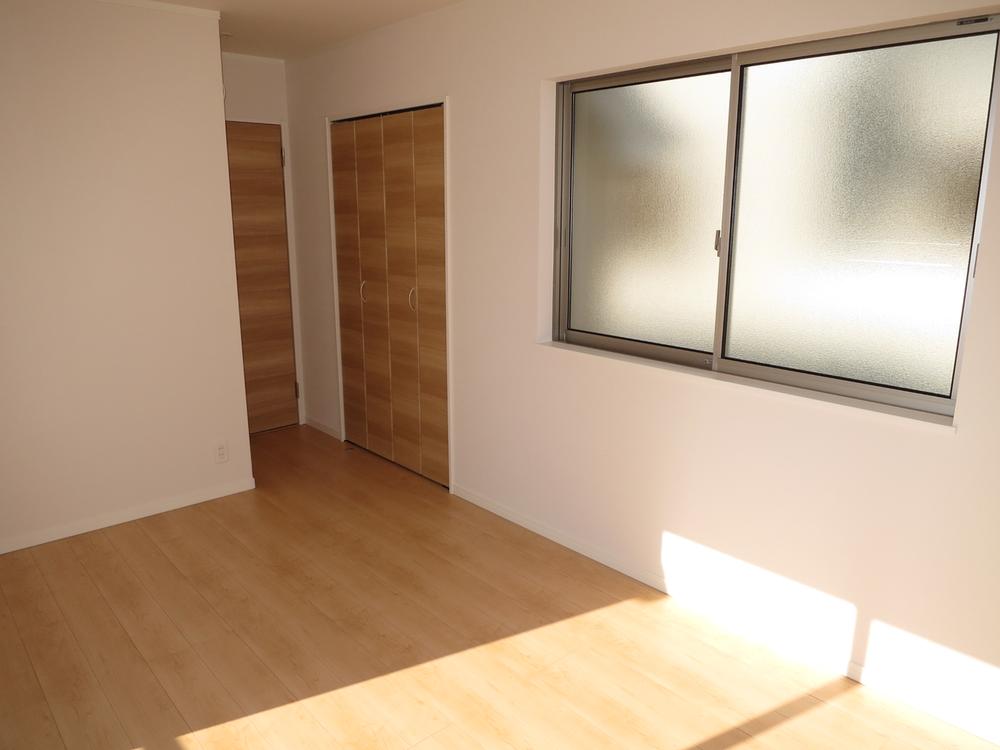 Non-living room. Local (11 May 2013) Shooting