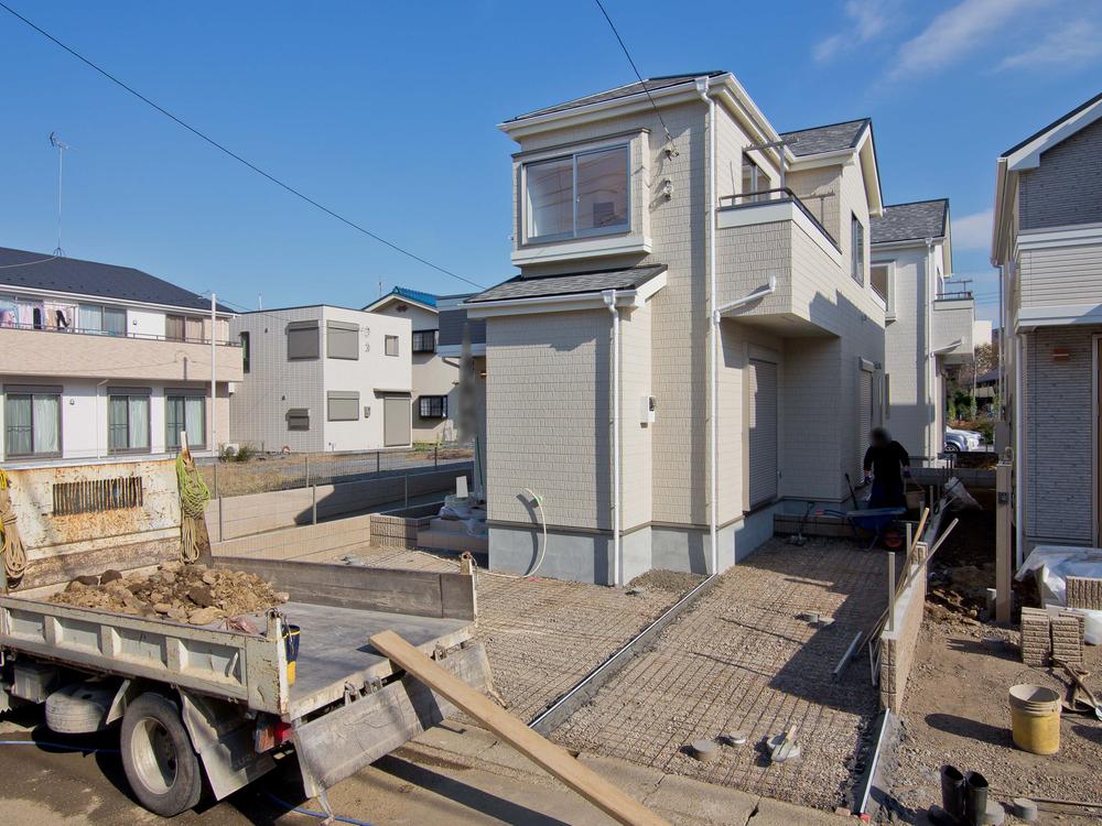 Local appearance photo. Local (11 May 2013) Shooting