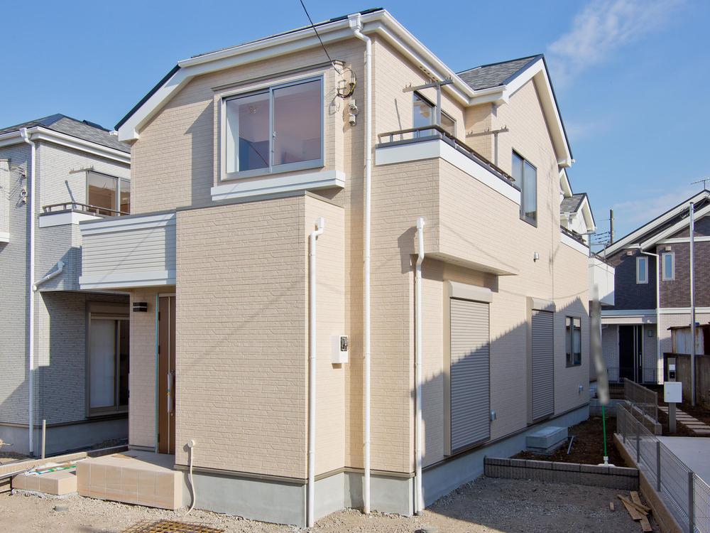 Local appearance photo. Local (11 May 2013) Shooting