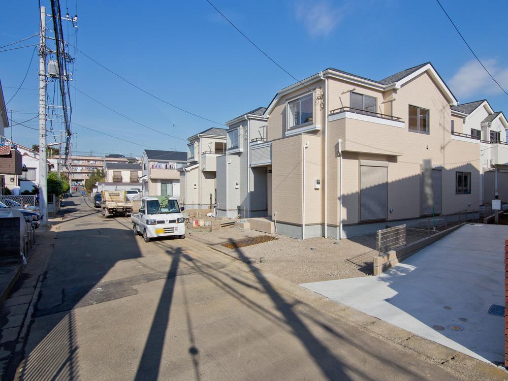 Local appearance photo. Local (11 May 2013) Shooting