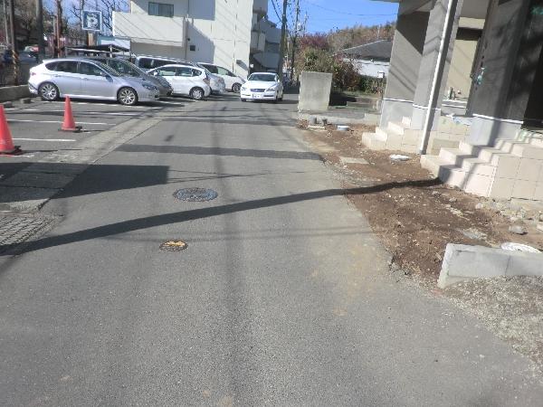 Local photos, including front road. Frontal road