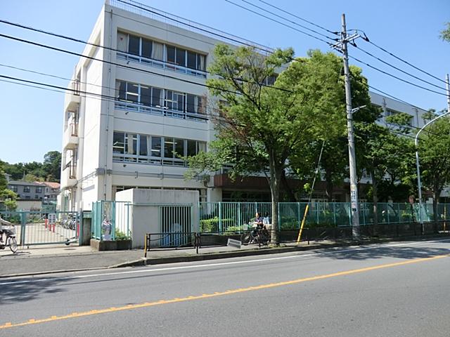 Primary school. 800m to Kawasaki Tateno River Elementary School