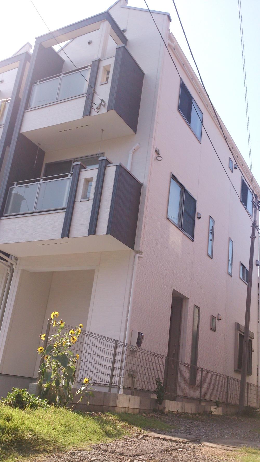 Local appearance photo. Local (10 May 2013) Shooting