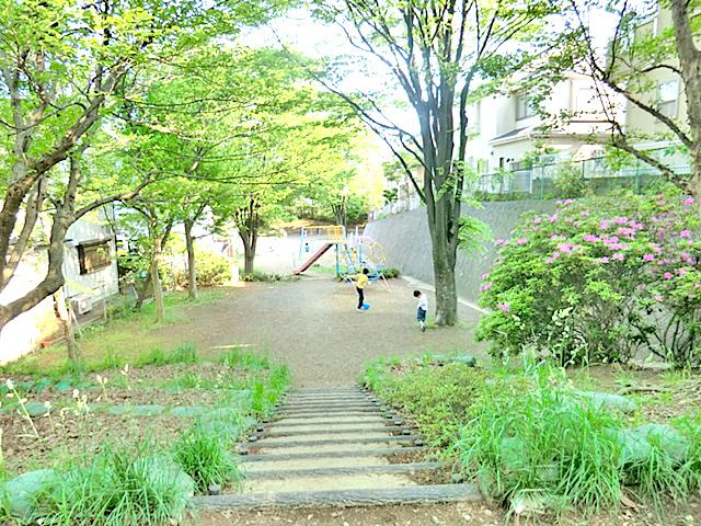 park. Sugo 280m up to 4-chome park