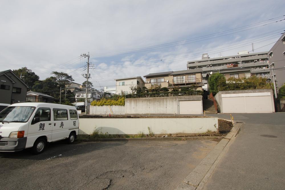 Local photos, including front road. Local (11 May 2013) Shooting