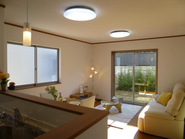 Living. It is a good living of per yang