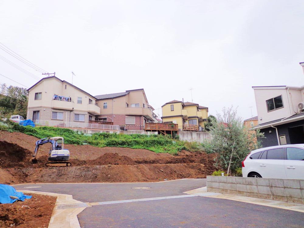 Local land photo. Around the quiet residential area of ​​single-family lined. Local (10 May 2013) Shooting