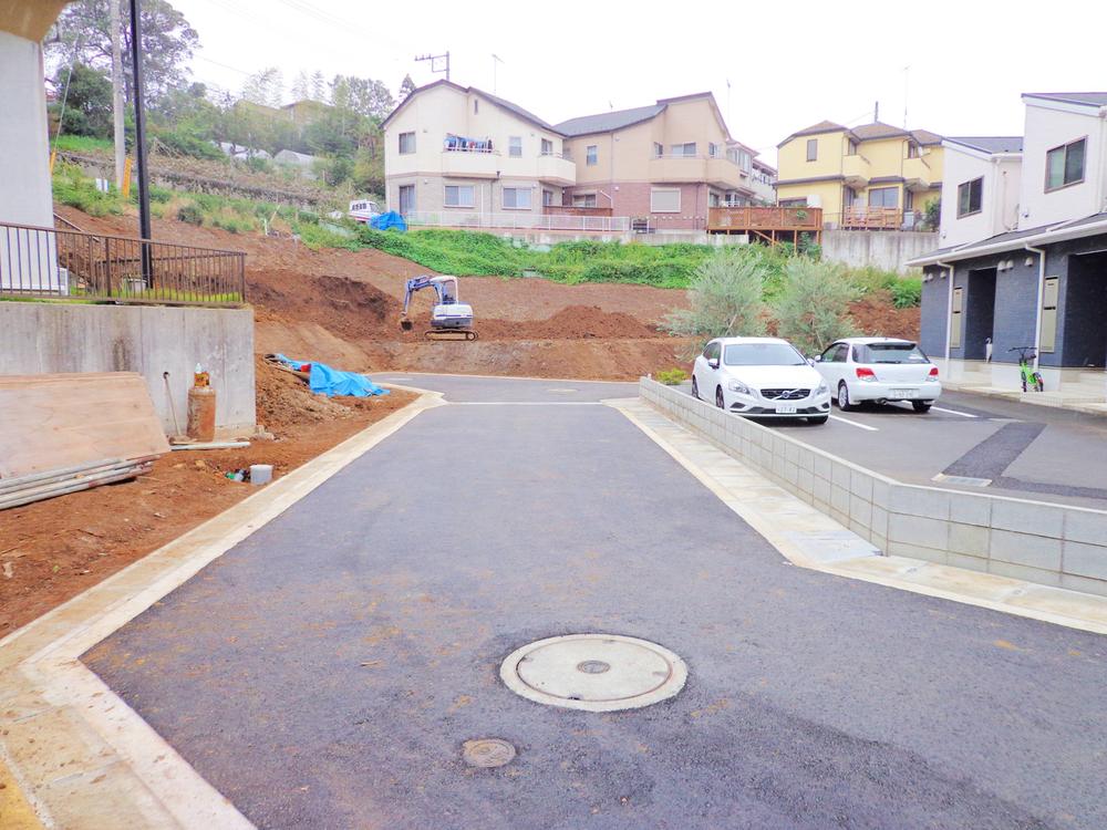 Local photos, including front road. Brand new asphalt is dazzling new road site (October 2013) Shooting