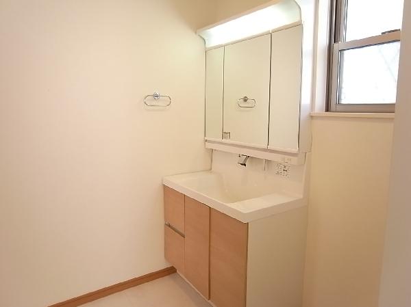 Wash basin, toilet. Washroom