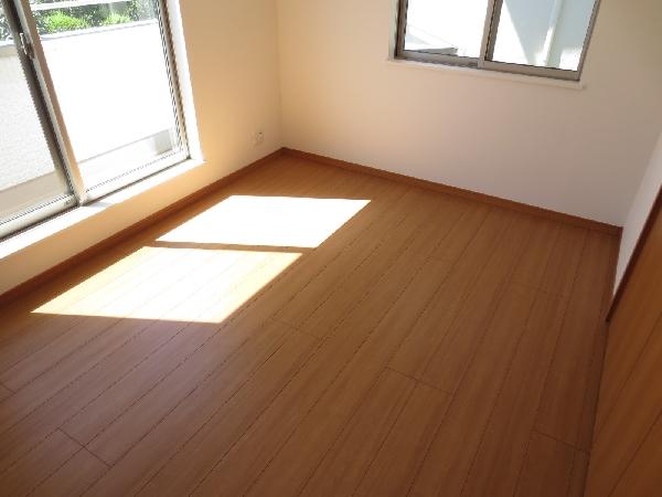 Non-living room. Western 6.5 Pledge.