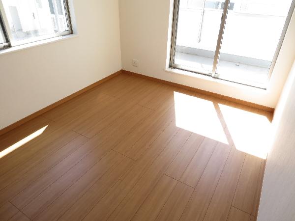 Non-living room. Western-style is 6 Pledge.