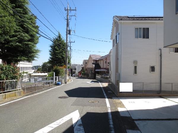 Local photos, including front road. Front is the road (2).